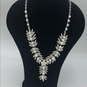 Pearl set with rhinestones